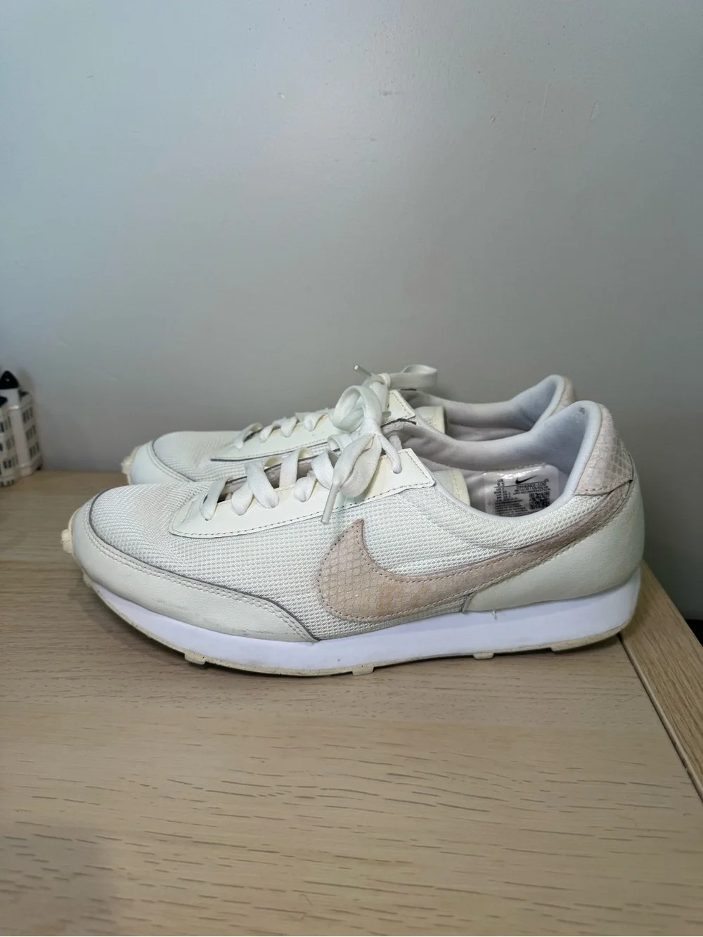 Nike Lace-Up Sneakers White Size 9.5